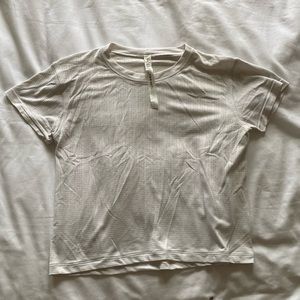 WHITE LULULEMON TRAIN TO BE SHIRT